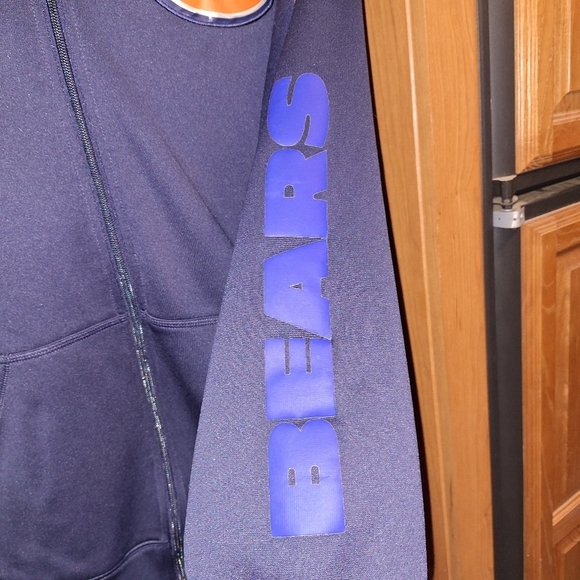 A Nike Therma-fit official NFL Chicago Bears hoodie in a men's size medium. - Picture 4 of 7